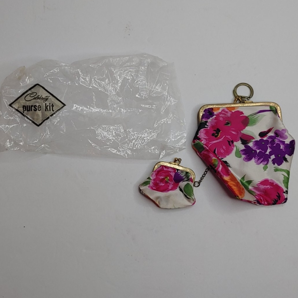 NWT Vintage Retro Celebrity Floral Purses Keychain